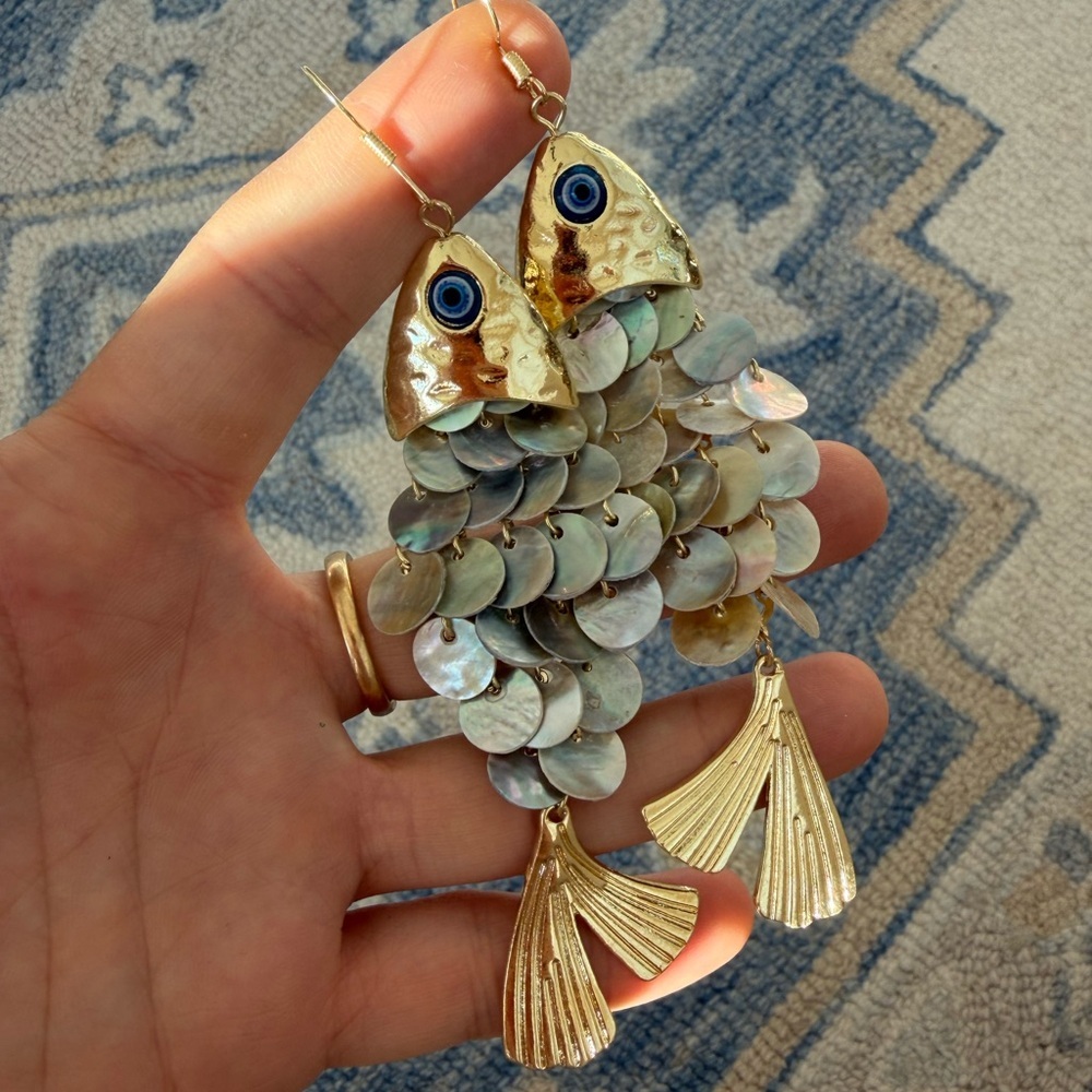 Perla Fish Goddess Gold Earrings - Picture 7 of 8